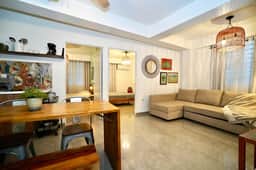 2.1• 1st Floor • Near Plaza • 2BR • Street Parking