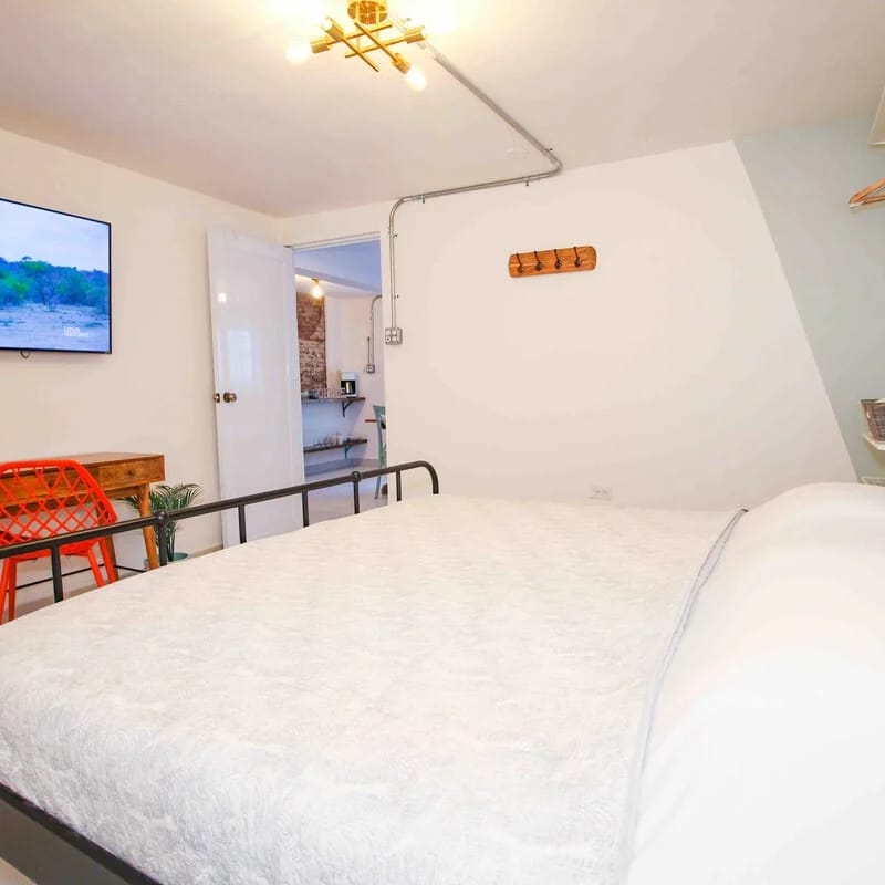 1.8 • 1st Floor • 2BR • Parking • 480SF • Urban